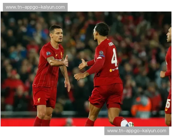 蔚蓝风暴：当那不勒斯的浪漫之火，撞上曼城的工业美学巅峰